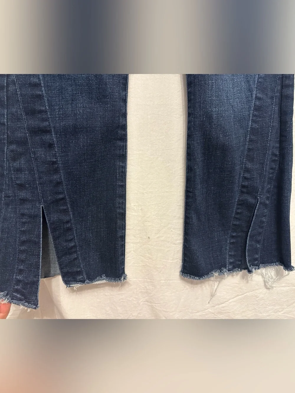 Liverpool Los Angeles 2/26 Cropped Kick Flare Jeans Raw Hem Ankle Slit Dark Wash